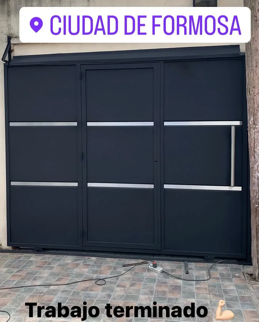 Portón con puerta peatonal integrada — Ciudad de Formosa