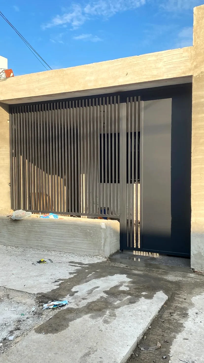 Frente con rejas verticales — Formosa